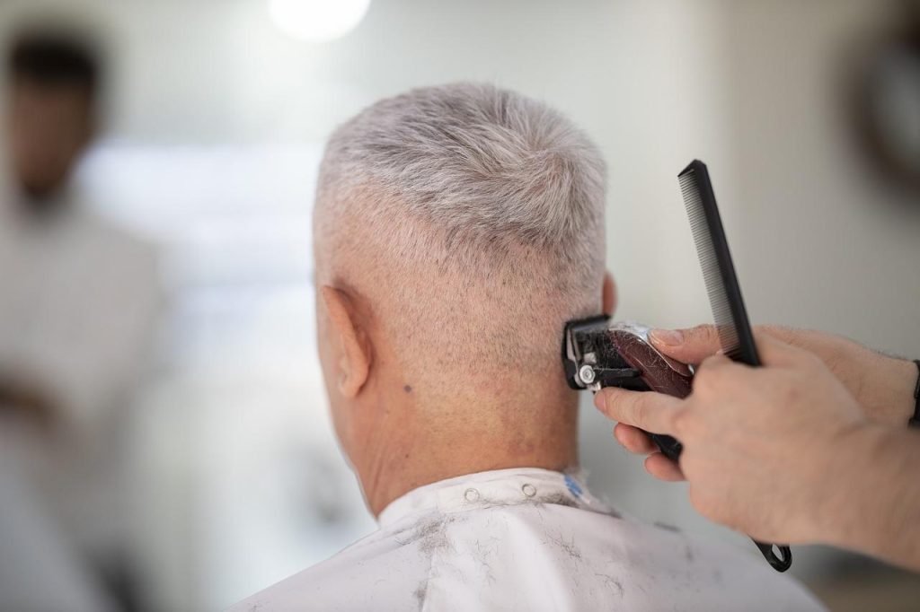 Professionele herenkapper in Venray geeft deskundig advies over haarverzorging en kapsels voor mannen