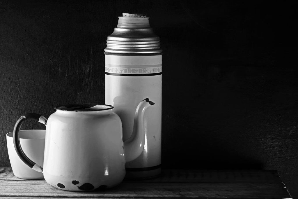 De Top Beker: ergonomische kantoorbeker met dubbele wand in minimalistisch design, beschikbaar in diverse kleuren