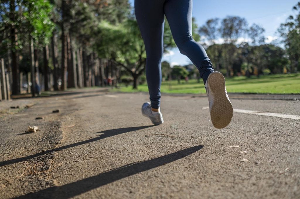 Chiropractor Veenendaal behandelt sporter voor optimalisering van sportprestaties en flexibiliteit